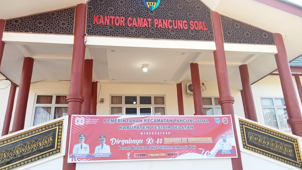  Pemasangan  Spanduk Untuk Menyambut HUT RI yg Ke80