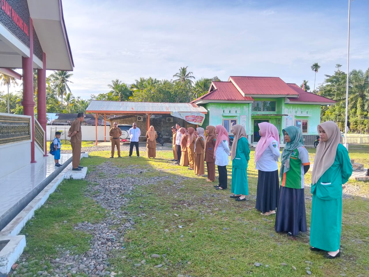 Apel Pagi Pegawai Staf Kantor Camat , Dukcapil dan Koorlap KB Pancung Soal