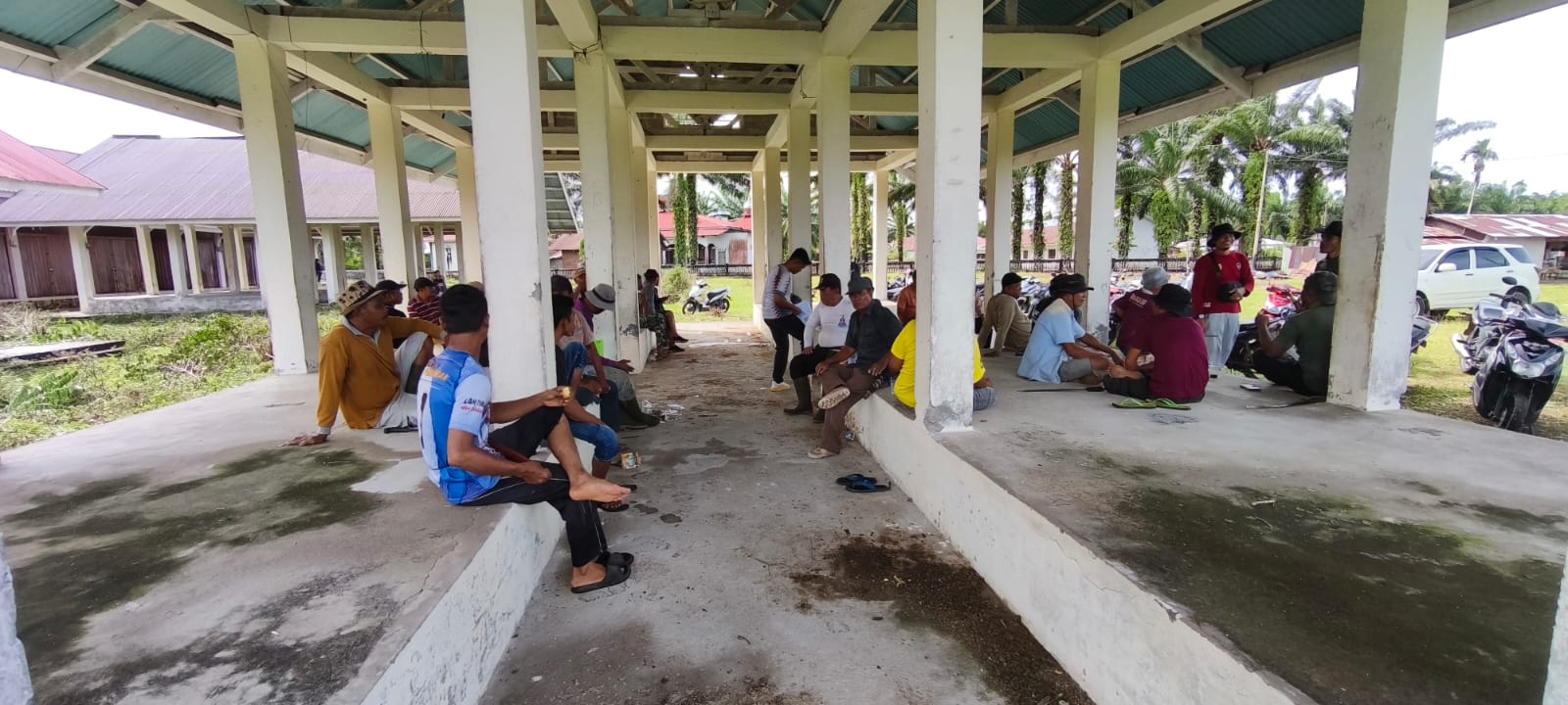 Goro untuk membersihkan Lorong Pasar di Nagari Tluk Amplu Inderapura.