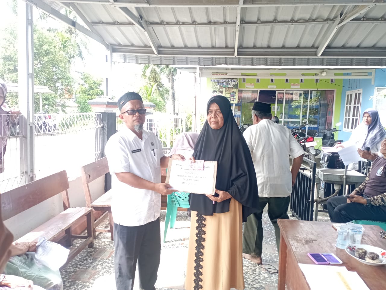 Pembagian BLT Tahap I Di Nagari Tiga Sepakat Inderapura