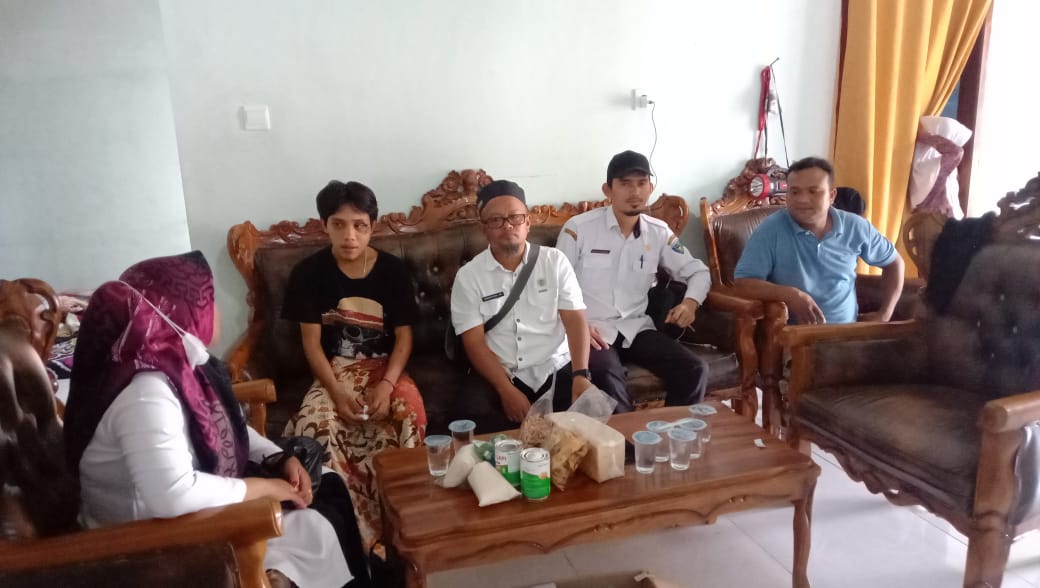 Menjenguk Warga Tertimpa Musibah di Nagari Tluk Amplu Inderapura 