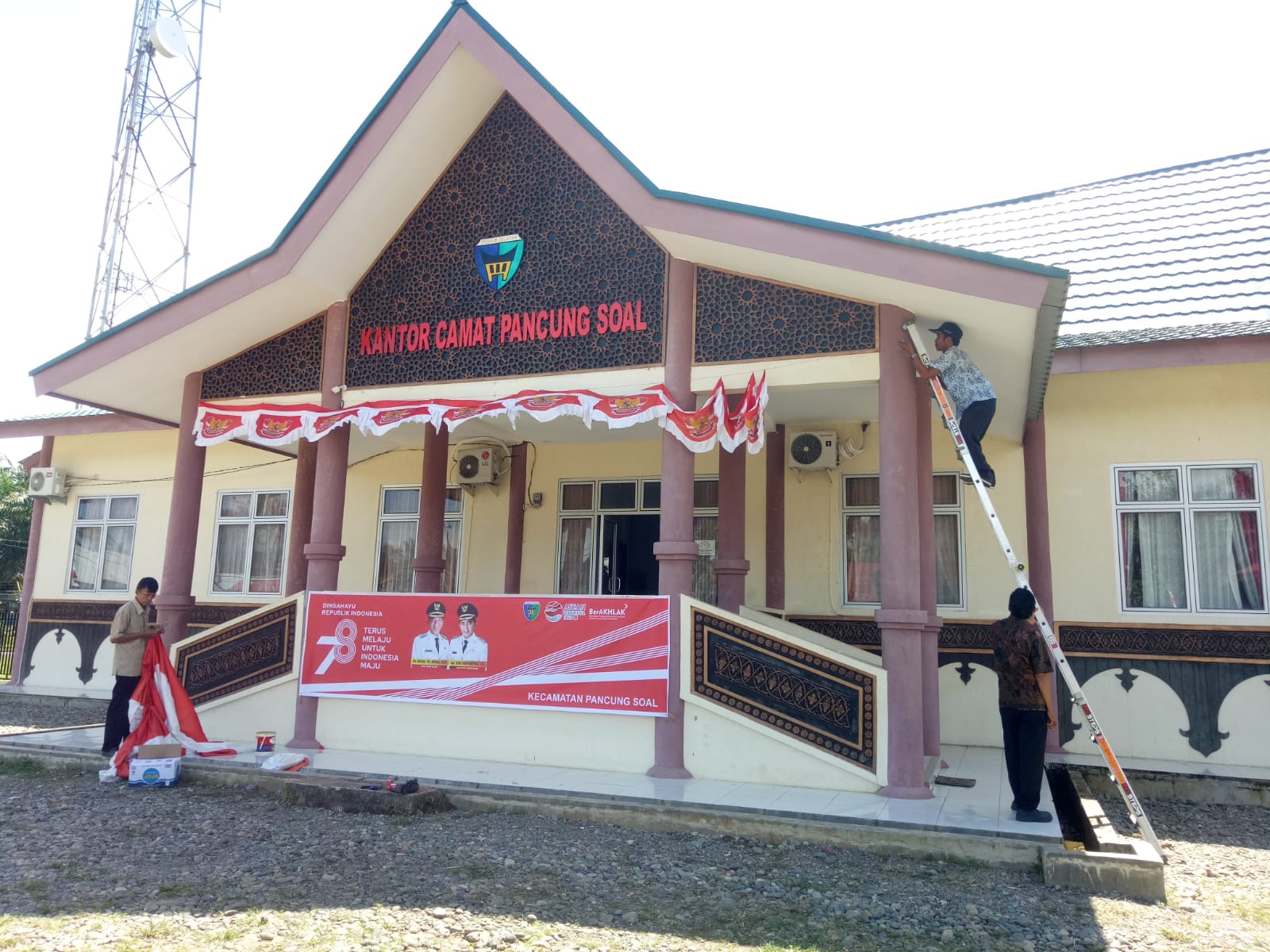 Pemasangan Umbul-Umbul Bendera Peringatan HUT RI Ke 78 