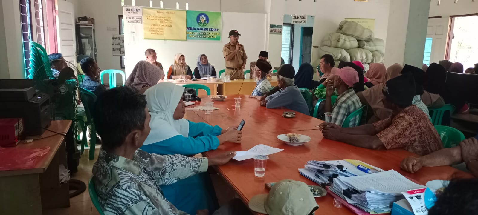 Pembagian Bibit Padi dan Jagung di Nagari Tigo Sungai Inderapura 