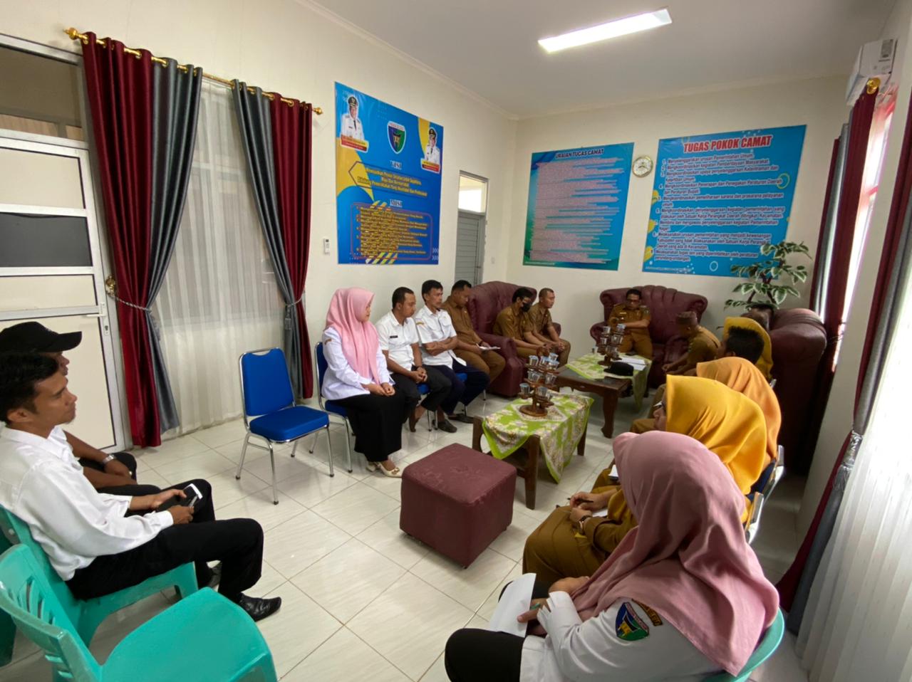Rapat Koordinasi Staf dan Pegawai dengan Camat Pancung Soal 